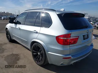 2010 BMW X5 M z VIN 5YMGY0C57ALK25120, wystawiony jako IAAI lot #41473632 z przebiegiem 78 923 mil mil oraz . Historia ofert i sprzedaży dostępna na DreamBid. Obrazek 3.