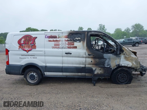 2017 Ford Transit z VIN 1FTYE1ZM2HKA20301, wystawiony jako IAAI lot #42323437 z przebiegiem Nie podano mil oraz . Historia ofert i sprzedaży dostępna na DreamBid. Obrazek 13.