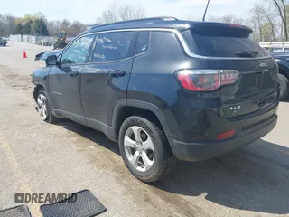 2018 Jeep Compass Latitude with VIN 3C4NJDBB1JT265894, listed as a IAAI auction lot 42109967 with 92,944 mi miles and . Bid and sale history available at DreamBid. Image 3.