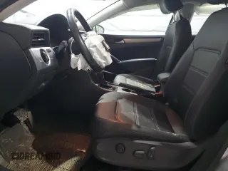 2020 Volkswagen Passat SE z VIN 1VWWA7A37LC005706, wystawiony jako Copart lot #51041245 z przebiegiem 107 275 mil mil oraz Szkoda całkowita • Salvage title. Historia ofert i sprzedaży dostępna na DreamBid. Obrazek 7.