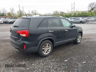 2015 Kia Sorento LX with VIN 5XYKT4A7XFG640254, listed as a IAAI auction lot 42023071 with 178,772 mi miles. Bid and sale history available at carsss.com. Image 4.