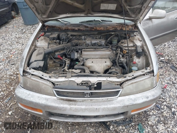 1996 Honda Accord LX with VIN 1HGCD563XTA289338, listed as a IAAI auction lot 41896052 with 221,401 mi miles and . Bid and sale history available at carsss.com. Image 10.