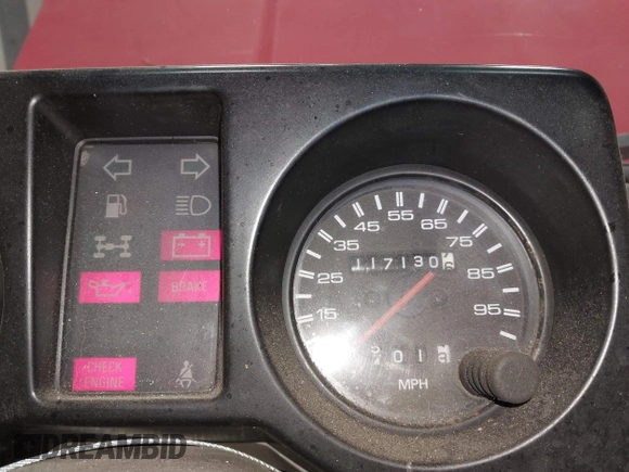 1991 Isuzu Trooper z VIN JACCH58R6M8905869, wystawiony jako IAAI lot #42394651 z przebiegiem 117 130 mil mil oraz . Historia ofert i sprzedaży dostępna na DreamBid. Obrazek 7.