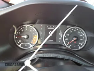 2019 Jeep Renegade Altitude z VIN ZACNJABB0KPK87650, wystawiony jako Copart lot #52396885 z przebiegiem 27 707 mil mil oraz Szkoda całkowita • Salvage title. Historia ofert i sprzedaży dostępna na DreamBid. Obrazek 9.