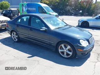 2005 Mercedes-Benz C 230 Kompressor z VIN WDBRF40J35F710180, wystawiony jako IAAI lot #42733063 z przebiegiem 116 202 mil mil oraz . Historia ofert i sprzedaży dostępna na DreamBid. Obrazek 1.