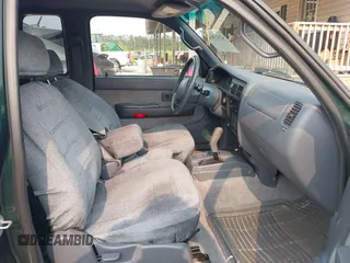1999 Toyota Tacoma PreRunner z VIN 4TASM92N7XZ505612, wystawiony jako IAAI lot #42413856 z przebiegiem 131 140 mil mil oraz . Historia ofert i sprzedaży dostępna na DreamBid. Obrazek 5.
