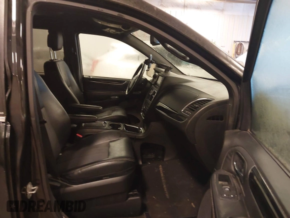 2014 Chrysler Town & Country S with VIN 2C4RC1HG2ER201417, listed as a IAAI auction lot 41319619 with 178,447 mi miles. Bid and sale history available at carsss.com. Image 5.
