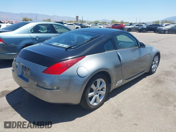 2004 Nissan 350Z Enthusiast z VIN JN1AZ34D74T164233, wystawiony jako IAAI lot #42509421 z przebiegiem 90 780 mil mil oraz . Historia ofert i sprzedaży dostępna na DreamBid. Obrazek 4.