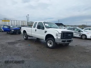 2010 Ford F-250 XL z VIN 1FTSX2B57AEA18749, wystawiony jako IAAI lot #41956227 z przebiegiem 149 500 mil mil oraz . Historia ofert i sprzedaży dostępna na DreamBid. Obrazek 1.