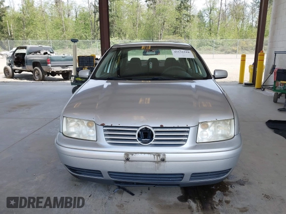 2000 Volkswagen Jetta GLS z VIN 3VWSA29M4YM195775, wystawiony jako IAAI lot #42131518 z przebiegiem 314 472 mil mil oraz . Historia ofert i sprzedaży dostępna na DreamBid. Obrazek 13.