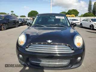 2011 MINI Hardtop with VIN WMWSU3C5XBT094683, listed as a Copart auction lot 61800205 with 51,732 mi miles and Clean title. Bid and sale history available at DreamBid. Image 5.