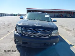 2008 Chevrolet Tahoe 1LT z VIN 1GNFK130X8J138051, wystawiony jako IAAI lot #41983344 z przebiegiem 235 811 mil mil oraz . Historia ofert i sprzedaży dostępna na DreamBid. Obrazek 13.
