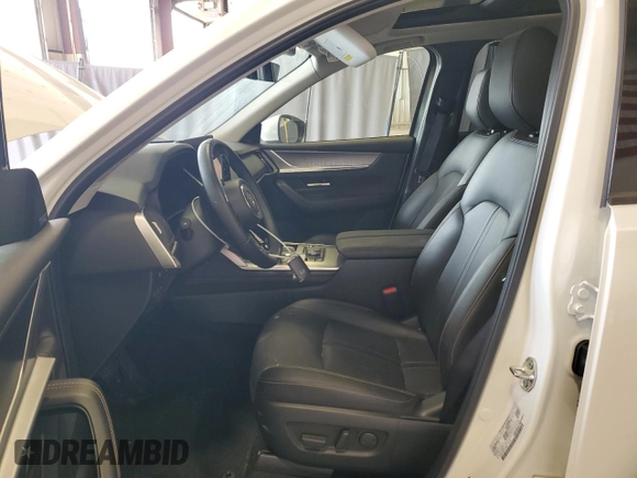 2024 Mazda CX-90 Premium z VIN JM3KKDHD8R1184233, wystawiony jako Copart lot #56177065 z przebiegiem 15 850 mil mil oraz Czysty tytuł • Clean title. Historia ofert i sprzedaży dostępna na DreamBid. Obrazek 7.