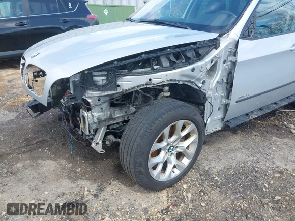 2012 BMW X5 35i с VIN 5UXZV4C56CL986384, выставлен на аукционе IAAI как лот 41986665 с пробегом Не указан миль и . История ставок и продаж доступна на DreamBid. Изображение 17.