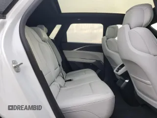 2024 Cadillac LYRIQ Sport z VIN 1GYKPTRK3RZ114328, wystawiony jako Copart lot #44822765 z przebiegiem 14 338 mil mil oraz Tytuł czysty. Historia ofert i sprzedaży dostępna na DreamBid. Obrazek 11.
