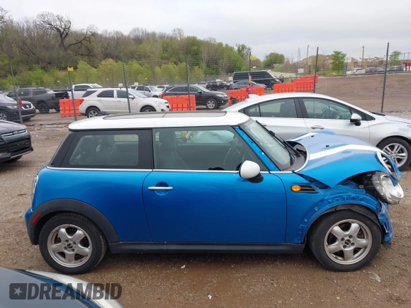 2011 MINI Hardtop with VIN WMWSU3C55BT252427, listed as a IAAI auction lot 42118852 with 151,077 mi miles and . Bid and sale history available at DreamBid. Image 14.