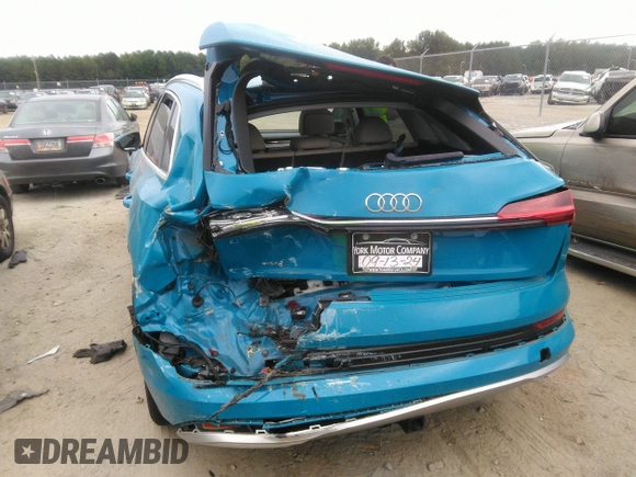 2019 Audi e-tron Prestige с VIN WA1VAAGE0KB007669, выставлен на аукционе IAAI как лот 40253514 с пробегом 45 177 миль миль и . История ставок и продаж доступна на DreamBid. Изображение 6.
