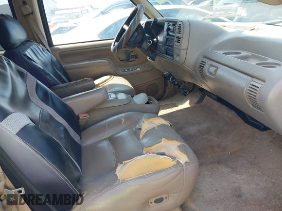 1996 GMC Yukon with VIN 1GKEK13R2TJ746811, listed as a IAAI auction lot 41955840 with 2,242,108 mi miles. Bid and sale history available at carsss.com. Image 5.