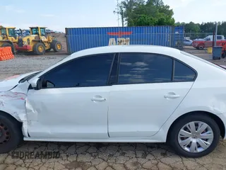 2011 Volkswagen Jetta SE with VIN 3VWDX7AJ5BM321946, listed as a IAAI auction lot 42178181 with 149,945 mi miles and . Bid and sale history available at DreamBid. Image 15.