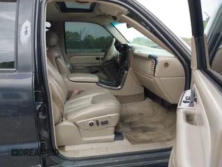 2003 GMC Yukon Denali z VIN 1GKEK63U23J155699, wystawiony jako IAAI lot #42419936 z przebiegiem 197 218 mil mil oraz . Historia ofert i sprzedaży dostępna na DreamBid. Obrazek 5.