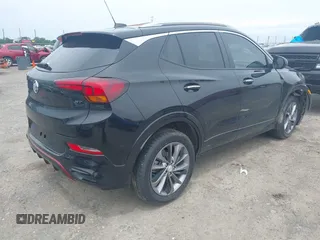 2023 Buick Encore GX Select z VIN KL4MMDSL6PB037101, wystawiony jako IAAI lot #39448386 z przebiegiem Nie podano mil oraz . Historia ofert i sprzedaży dostępna na DreamBid. Obrazek 4.