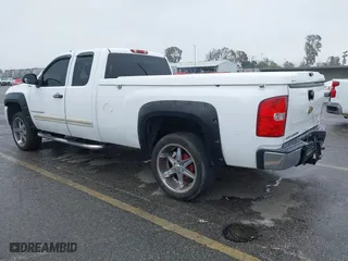 2007 Chevrolet Silverado 1500 LT w/1LT with VIN 1GCEC19J97E515977, listed as a IAAI auction lot 41774684 with 145,185 mi miles. Bid and sale history available at carsss.com. Image 3.
