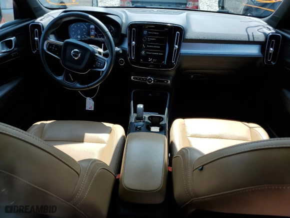 2020 Volvo XC40 Momentum with VIN YV4162UKXL2253388, listed as a Copart auction lot 62934013 with 34,090 mi miles. Bid and sale history available at carsss.com. Image 8.
