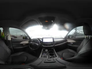 2024 Toyota Highlander XLE z VIN 5TDAAAB50RS068275, wystawiony jako IAAI lot #42437588 z przebiegiem 5 878 mil mil oraz . Historia ofert i sprzedaży dostępna na DreamBid. Obrazek 18.