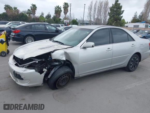 2005 Toyota Camry STD z VIN 4T1BE32K95U610596, wystawiony jako IAAI lot #41908876 z przebiegiem 249 640 mil mil oraz . Historia ofert i sprzedaży dostępna na DreamBid. Obrazek 2.
