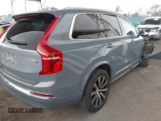 2023 Volvo XC90 Plus z VIN YV4062PN8P1989176, wystawiony jako IAAI lot #41957832 z przebiegiem 27 838 mil mil oraz . Historia ofert i sprzedaży dostępna na DreamBid. Obrazek 4.