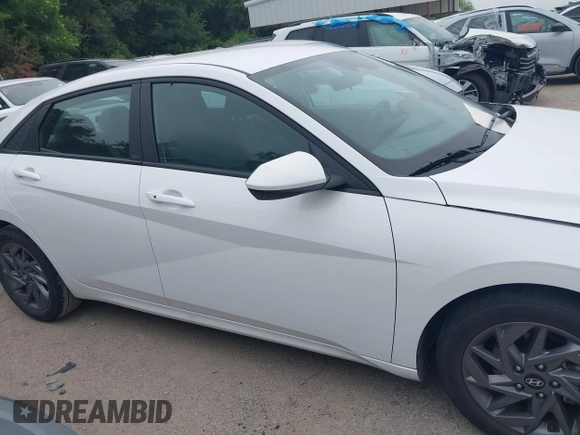 2024 Hyundai Elantra SEL z VIN KMHLM4DG2RU648103, wystawiony jako IAAI lot #42324953 z przebiegiem 32 625 mil mil oraz . Historia ofert i sprzedaży dostępna na DreamBid. Obrazek 13.