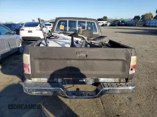 1992 Toyota Pickup DLX с VIN JT4VN13D2N5083484, выставлен на аукционе Copart как лот 44200945 с пробегом 271 613 миль миль и Списание • Salvage title. История ставок и продаж доступна на DreamBid. Изображение 6.