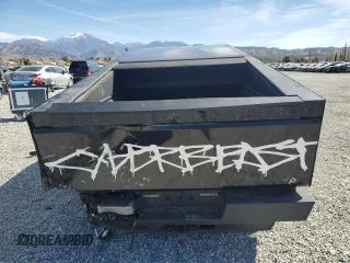 2024 Tesla Cybertruck Cyberbeast z VIN 7G2CEHEE0RA031839, wystawiony jako Copart lot #45773575 z przebiegiem 7133 mil mil oraz Szkody całkowita. Historia ofert i sprzedaży dostępna na DreamBid. Obrazek 6.