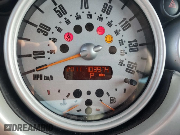 2004 MINI Hardtop with VIN WMWRC334X4TJ61391, listed as a Copart auction lot 53735615 with 103,974 mi miles and Salvage Title. Bid and sale history available at DreamBid. Image 9.