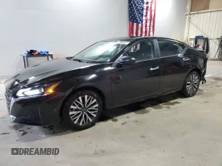 2025 Nissan Altima SV z VIN 1N4BL4DV3SN350120, wystawiony jako Copart lot #58079395 z przebiegiem 5 222 mil mil oraz Czysty tytuł • Clean title. Historia ofert i sprzedaży dostępna na DreamBid. Obrazek 1.
