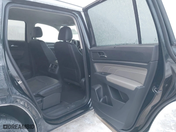 2021 Volkswagen Atlas 3.6L V6 SE w/Technology with VIN 1V2HR2CA9MC574558, listed as a IAAI auction lot 41296583 with 50,267 mi miles. Bid and sale history available at carsss.com. Image 8.