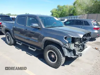2017 Toyota Tacoma SR5 z VIN 5TFCZ5AN9HX087250, wystawiony jako IAAI lot #42288109 z przebiegiem 92 704 mil mil oraz . Historia ofert i sprzedaży dostępna na DreamBid. Obrazek 1.