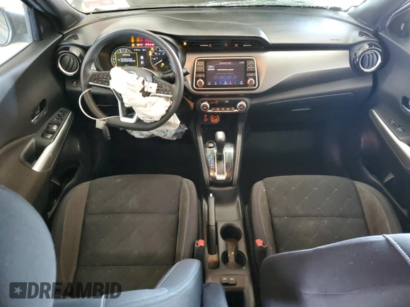 2019 Nissan Kicks SV with VIN 3N1CP5CU7KL554049, listed as a Copart auction lot 48328275 with 100,958 mi miles and Salvage Title. Bid and sale history available at carsss.com. Image 8.