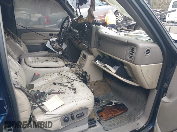 2002 Chevrolet Tahoe LT z VIN 1GNEC13Z82R238343, wystawiony jako IAAI lot #41796657 z przebiegiem Nie podano mil oraz . Historia ofert i sprzedaży dostępna na DreamBid. Obrazek 5.