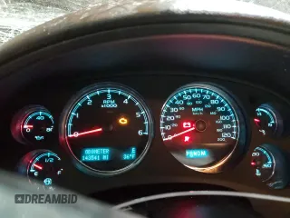 2013 Chevrolet Tahoe LT z VIN 1GNSKBE01DR332478, wystawiony jako Copart lot #51455625 z przebiegiem 143 541 mil mil oraz Czysty tytuł • Clean title. Historia ofert i sprzedaży dostępna na DreamBid. Obrazek 9.