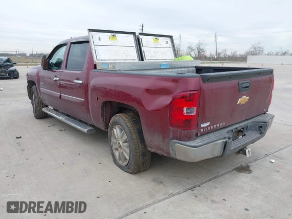 2013 Chevrolet Silverado 1500 LT with VIN 3GCPCSE00DG134583, listed as a IAAI auction lot 41257968 with 231,277 mi miles and . Bid and sale history available at DreamBid. Image 3.