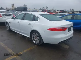 2016 Jaguar XF 35t Premium with VIN SAJBD4BV8GCY18423, listed as a IAAI auction lot 41712643 with 92,393 mi miles. Bid and sale history available at carsss.com. Image 3.