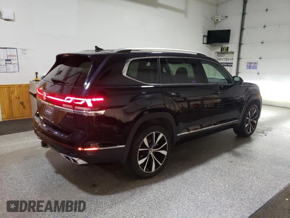 2024 Volkswagen Atlas SEL Premium R-Line with VIN 1V2FR2CA6RC506944, listed as a Copart auction lot 84018054 with 5,616 mi miles and Clean title. Bid and sale history available at DreamBid. Image 3.