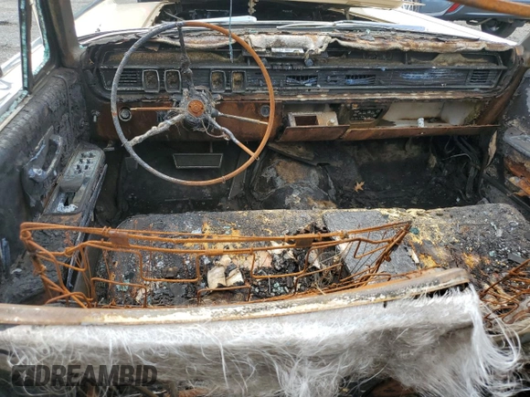 1965 Lincoln Continental z VIN 5Y86N428483, wystawiony jako Copart lot #56333345 z przebiegiem Nie podano mil oraz Szkoda całkowita • Salvage title. Historia ofert i sprzedaży dostępna na DreamBid. Obrazek 8.