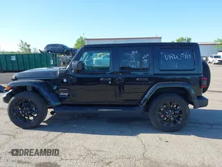 2023 Jeep Wrangler Sahara z VIN 1C4JJXP60PW627051, wystawiony jako IAAI lot #42290712 z przebiegiem 28 269 mil mil oraz . Historia ofert i sprzedaży dostępna na DreamBid. Obrazek 15.
