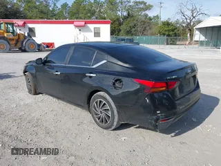 2022 Nissan Altima 2.5 S with VIN 1N4BL4BV5NN343130, listed as a IAAI auction lot 41432746 with 60,694 mi miles. Bid and sale history available at carsss.com. Image 3.
