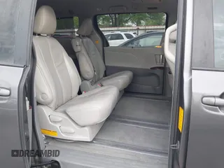 2011 Toyota Sienna XLE AAS with VIN 5TDYK3DC1BS136012, listed as a IAAI auction lot 41869637 with 231,418 mi miles. Bid and sale history available at carsss.com. Image 8.