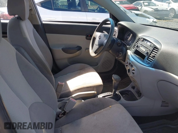 2009 Hyundai Accent Auto GLS with VIN KMHCN46C19U368700, listed as a IAAI auction lot 41590180 with 165,836 mi miles. Bid and sale history available at carsss.com. Image 5.
