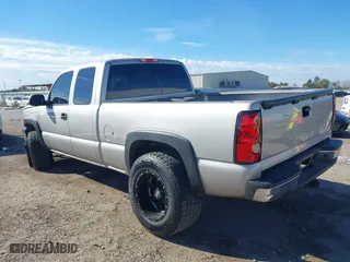 2004 Chevrolet Silverado 1500 Work Truck with VIN 2GCEC19V841321618, listed as a IAAI auction lot 41007828 with 208,620 mi miles. Bid and sale history available at carsss.com. Image 3.