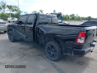 2023 Ram 1500 Big Horn z VIN 1C6RRFBG1PN612321, wystawiony jako IAAI lot #39303273 z przebiegiem 20 647 mil mil oraz . Historia ofert i sprzedaży dostępna na DreamBid. Obrazek 3.